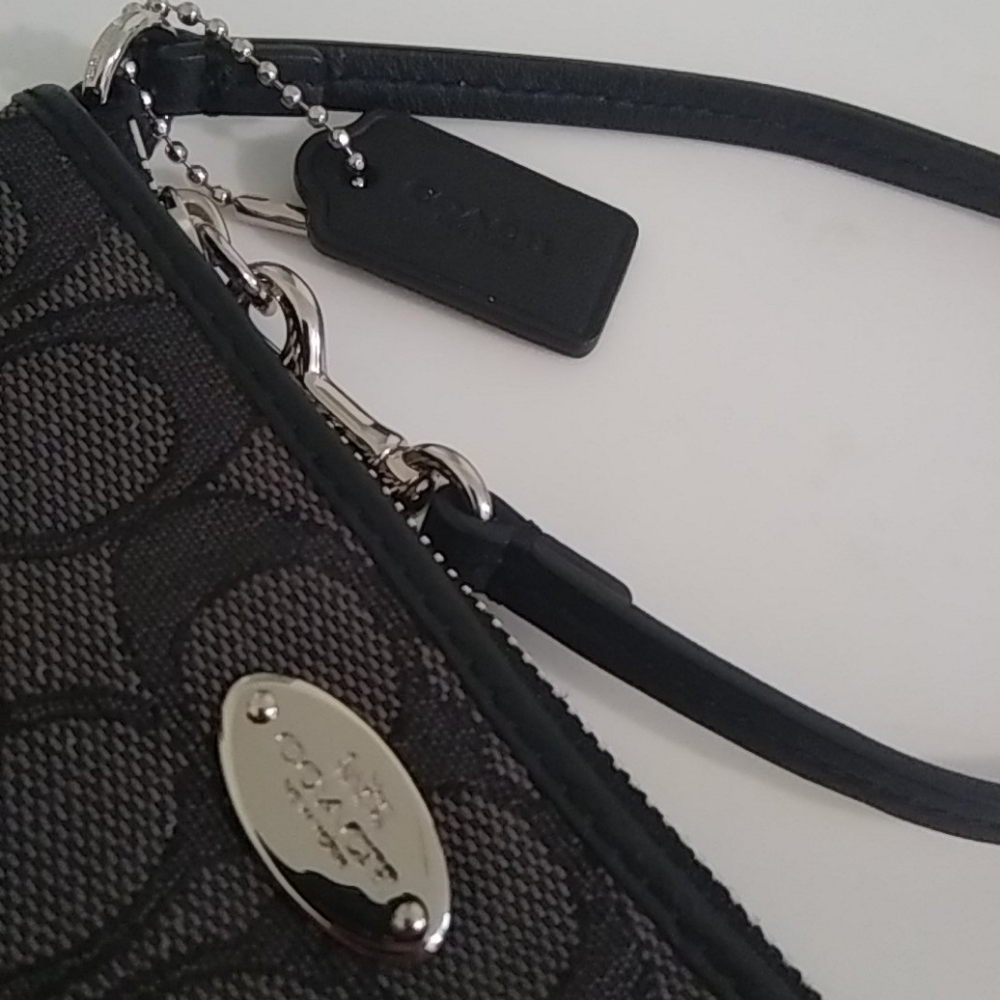 Coach Wristlet - Picture 5 of 6